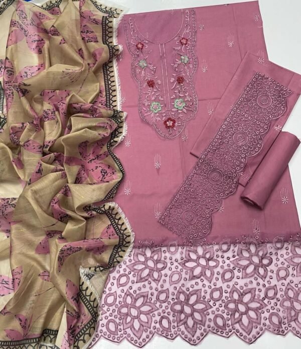 Mushq Embroidered Lawn 3-Piece Suit - Image 4